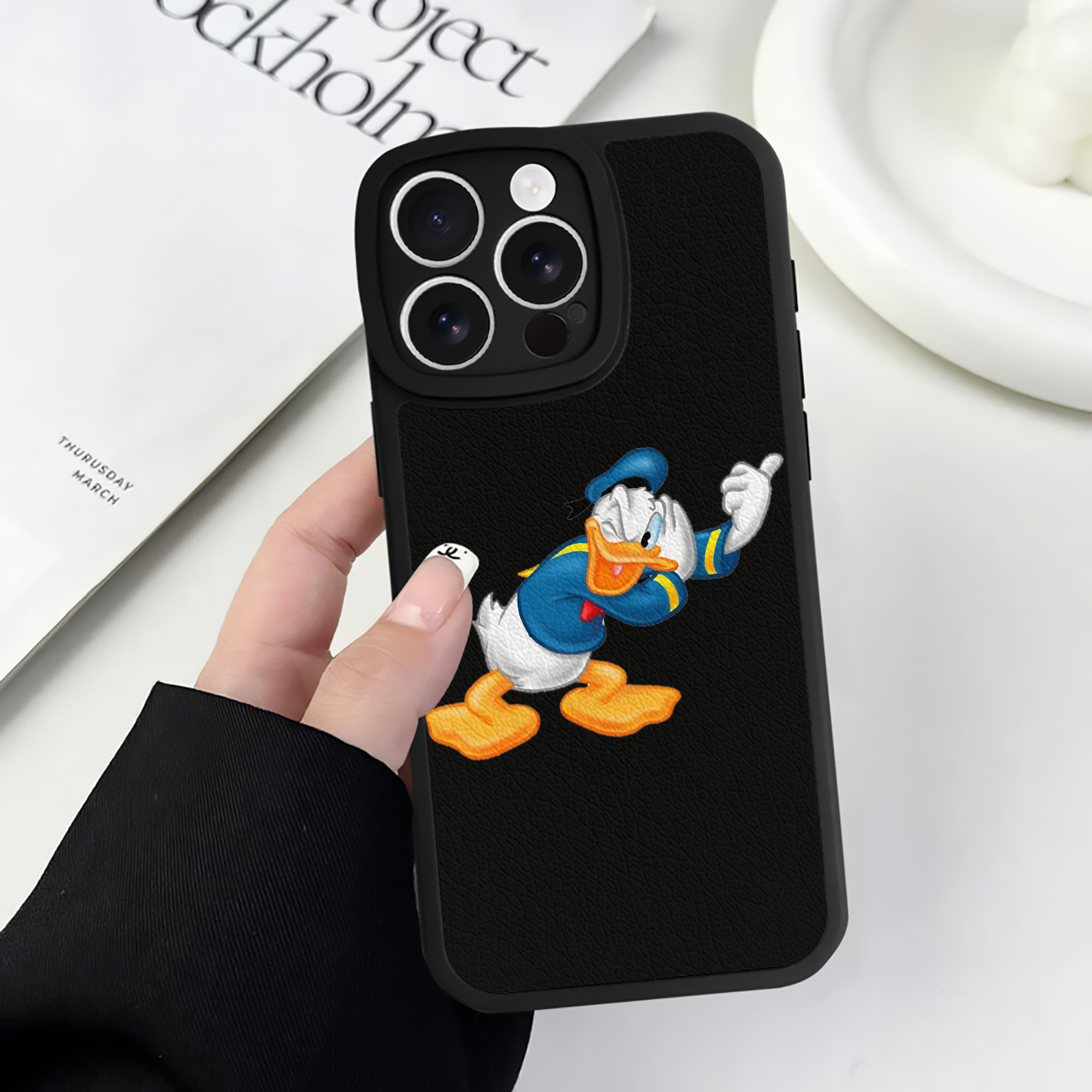 （画像用） ミッキーマウス Mickey Mouse 【iPhone 16シリーズ対応】シリコンスマホケース（レザー調） 材質：シリコン